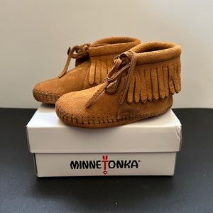 Brand New in Box Minnetonka Infants Fringe Bootie Size 4 Brown Suede Bootie NIB